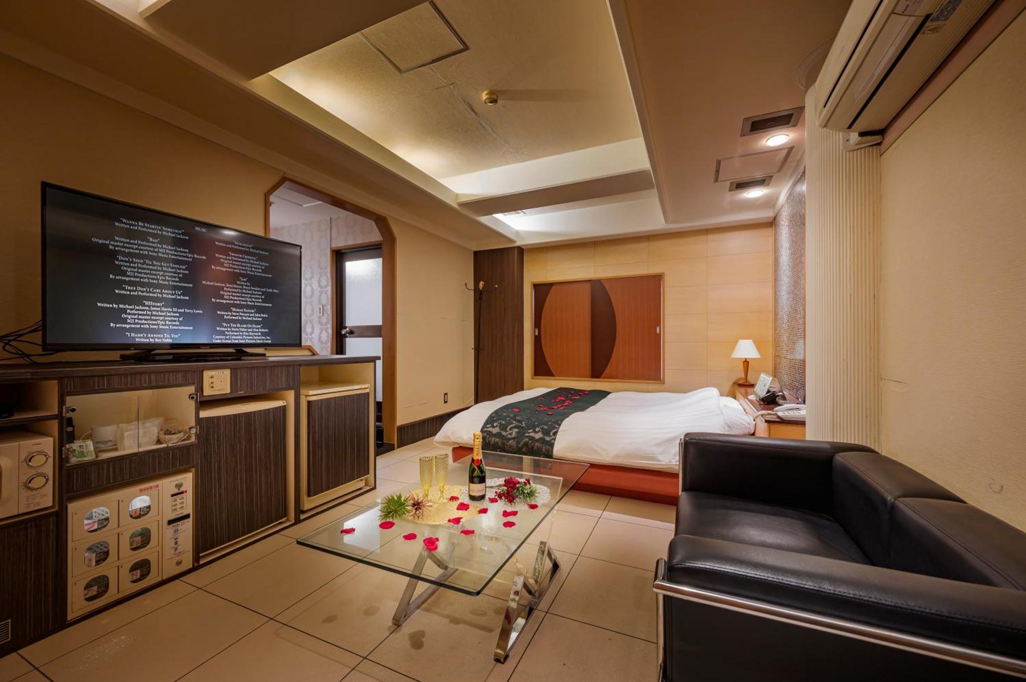 Hotel Mobilia (Adults Only) Tsurugashima Екстериор снимка