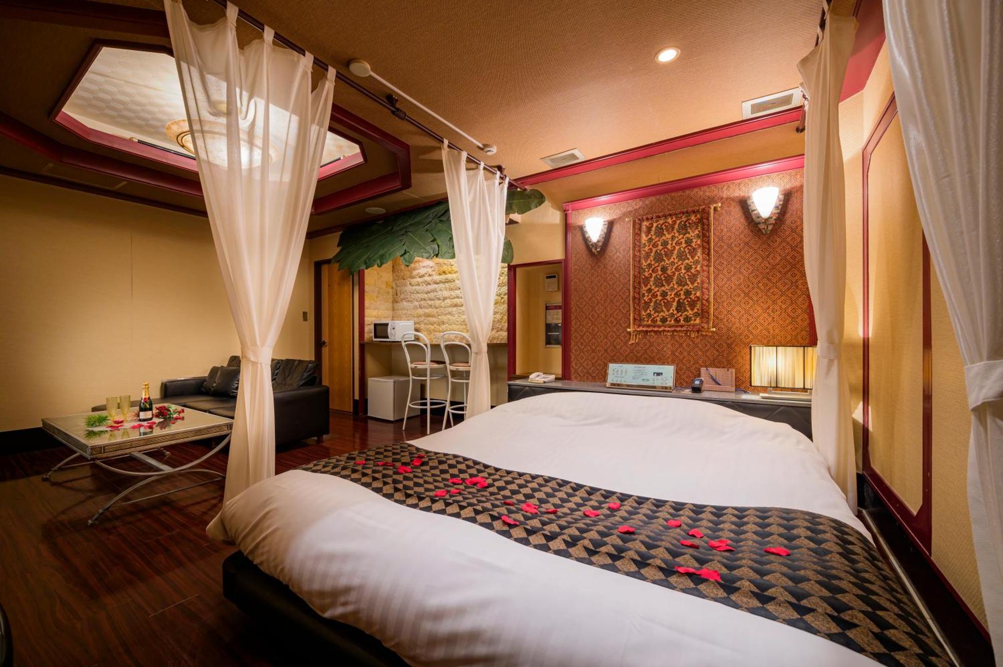 Hotel Mobilia (Adults Only) Tsurugashima Екстериор снимка