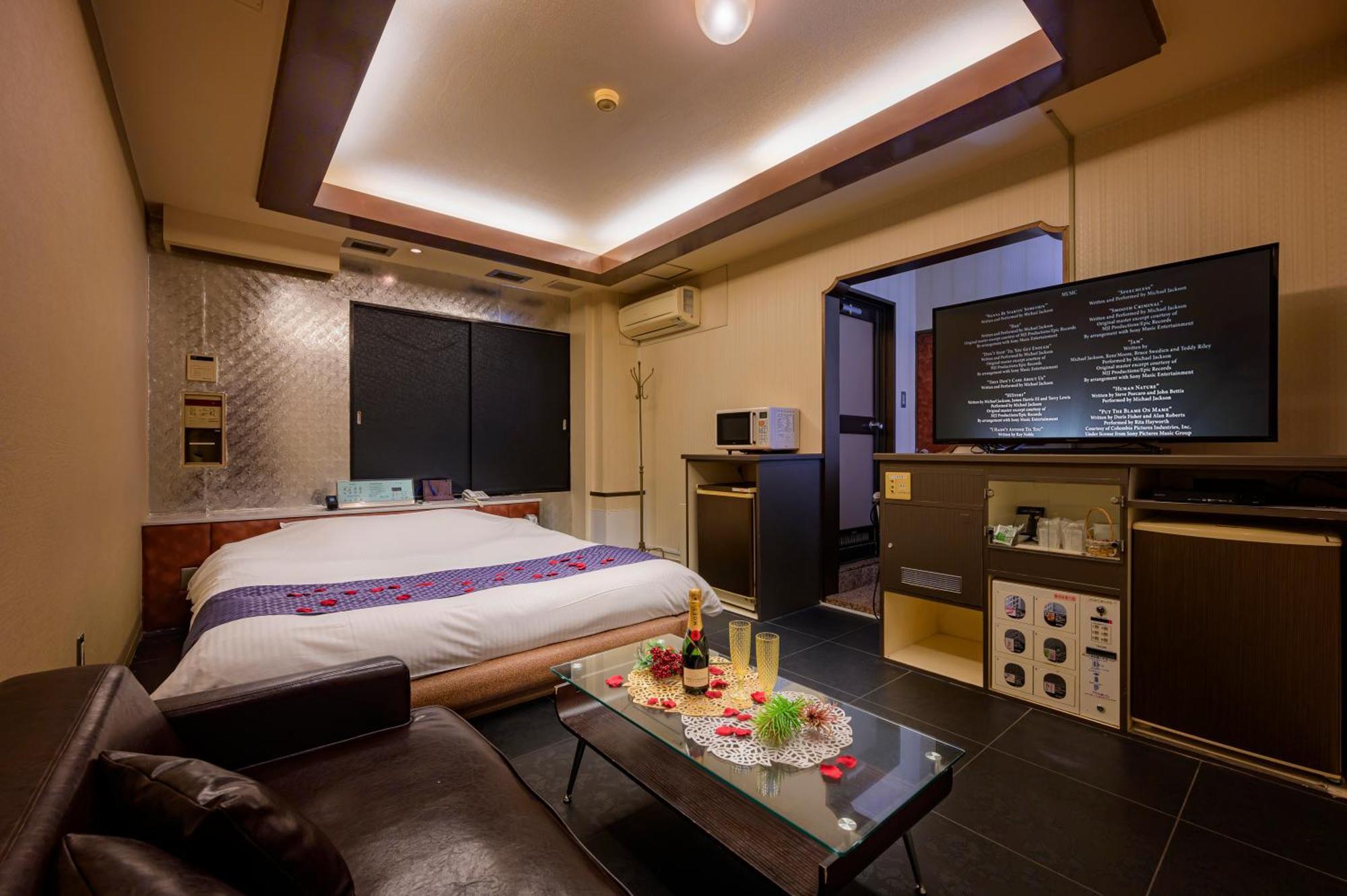 Hotel Mobilia (Adults Only) Tsurugashima Екстериор снимка